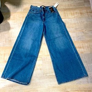 Levi’s XL flood jean. Blue, size 27.